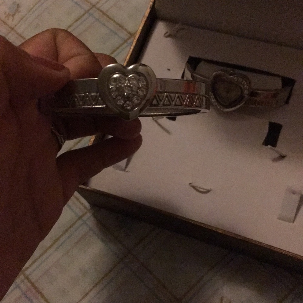 Bracelets - Picture 4 of 8